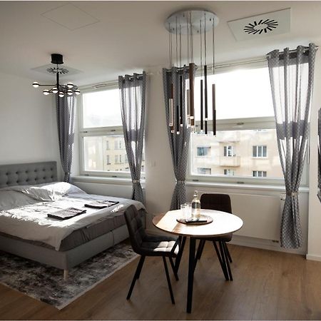 Luxury Apartment In City Centrum By Ota Group Pressburg Exterior foto